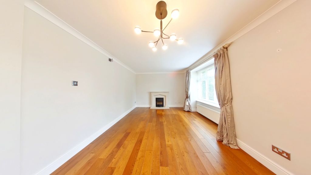 Property photo 3 of 21 Living Room