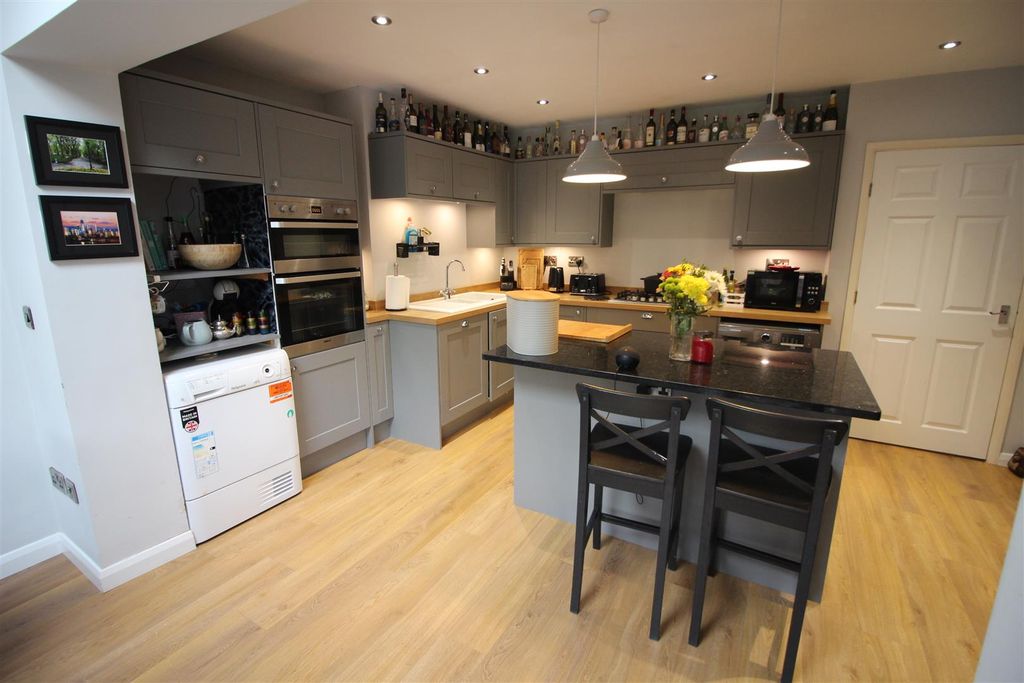 Property photo 3 of 24 Kitchen