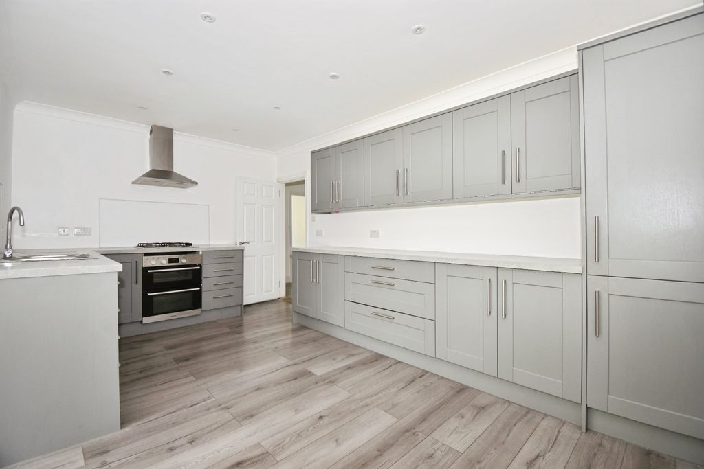 Property photo 3 of 13 Kitchen