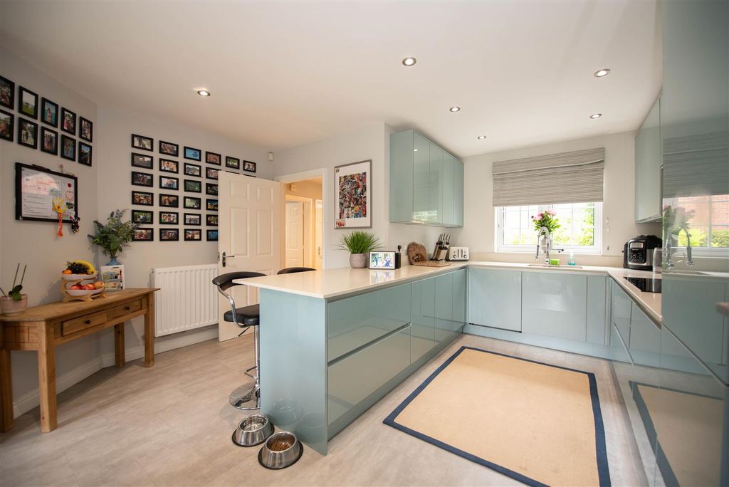 Property photo 3 of 17 Kitchen/Diner