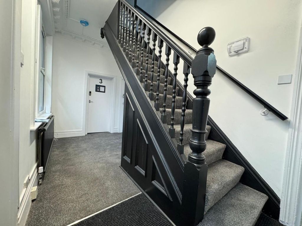 Property photo 2 of 10 87ee4Fbe-5De6-4E6c-94Ea-E33041E10176.Jpg