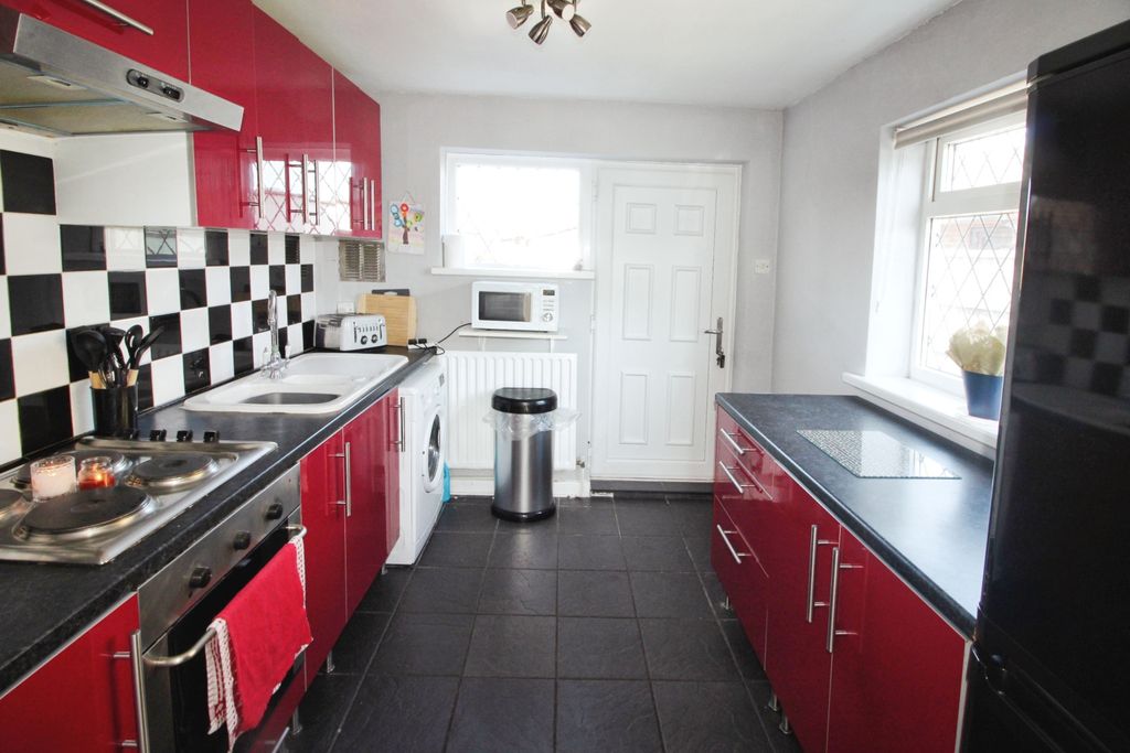Property photo 2 of 27 Kitchen..Jpg