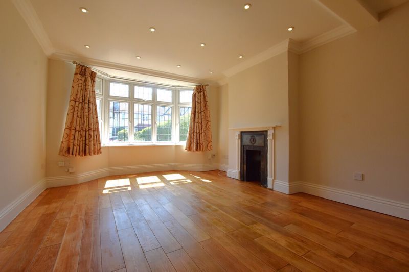 Property photo 3 of 12 Photo 9