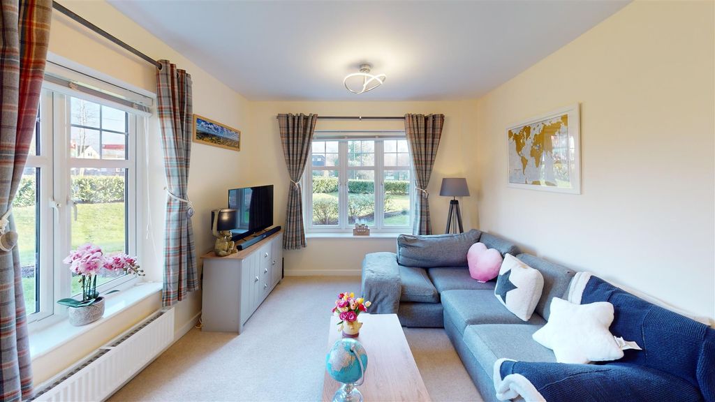 Property photo 3 of 11 4-Willow-Living-Room 1.Jpg