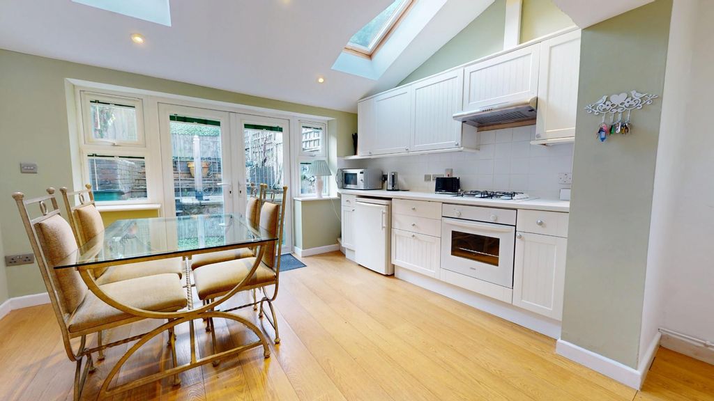 Property photo 2 of 18 Frome-Terrace-12112025_152632.Jpg