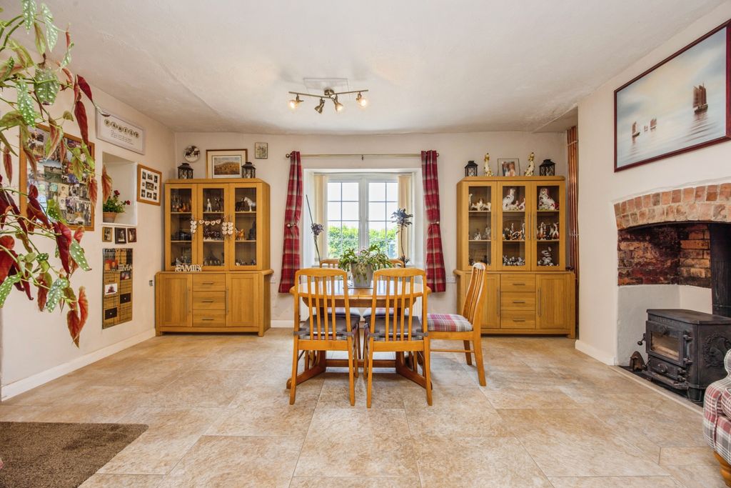 Property photo 2 of 23