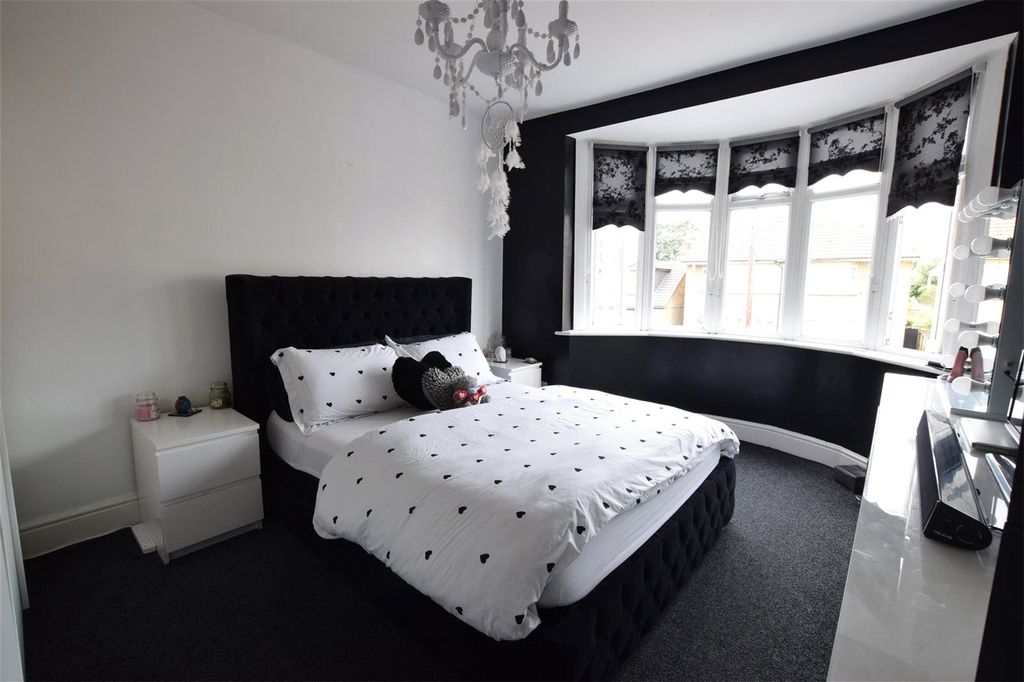 Property photo 3 of 18 Bedroom