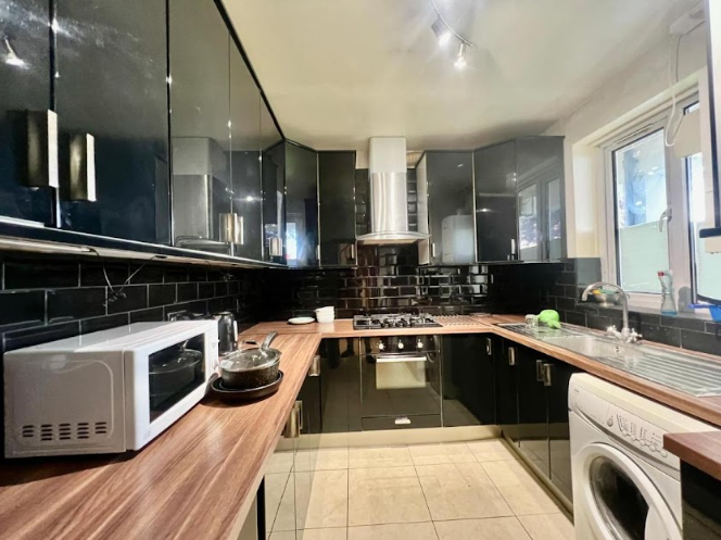 Property photo 3 of 6