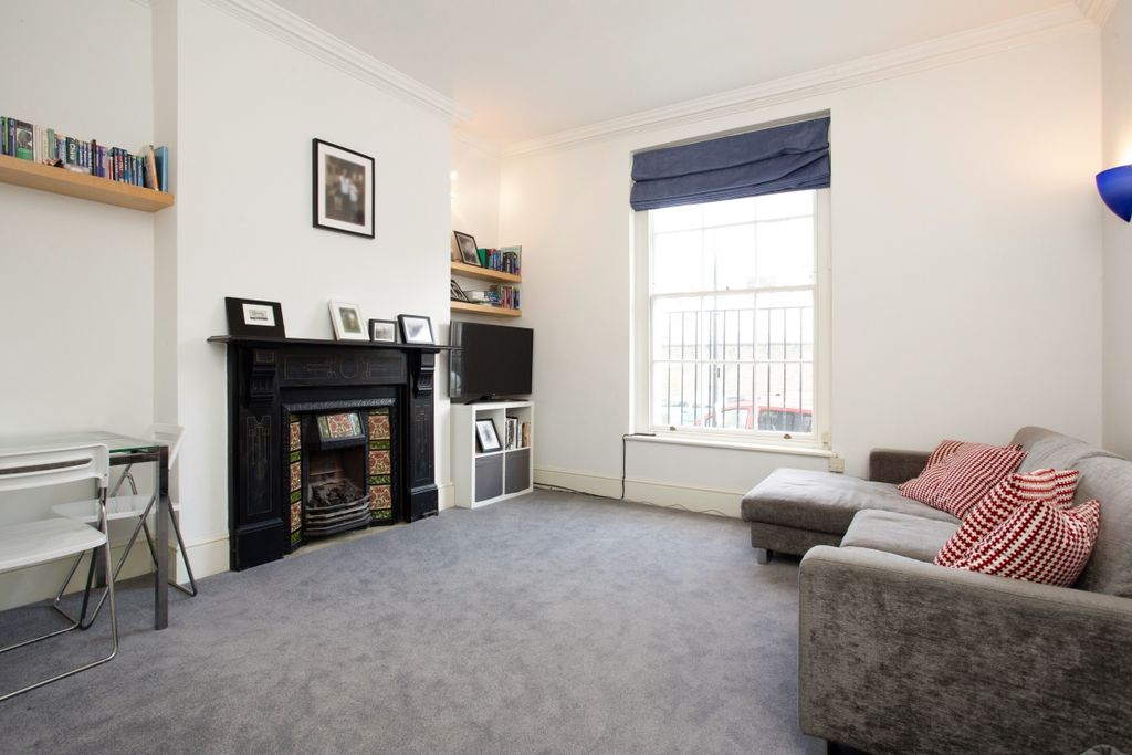 Property photo 2 of 12 Barnsbury Terrace