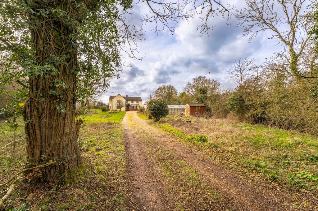 Property photo 1 of 28