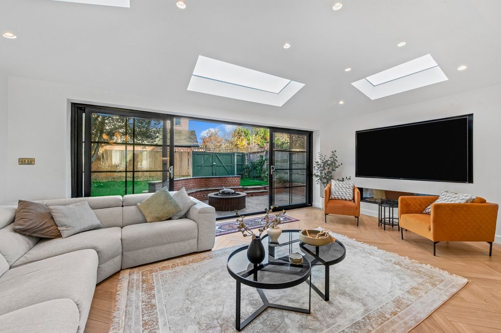 Property photo 1 of 24