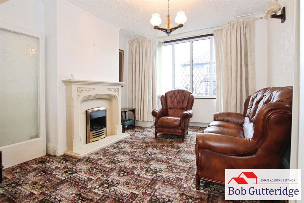 Property photo 3 of 26 Through Lounge / Diner