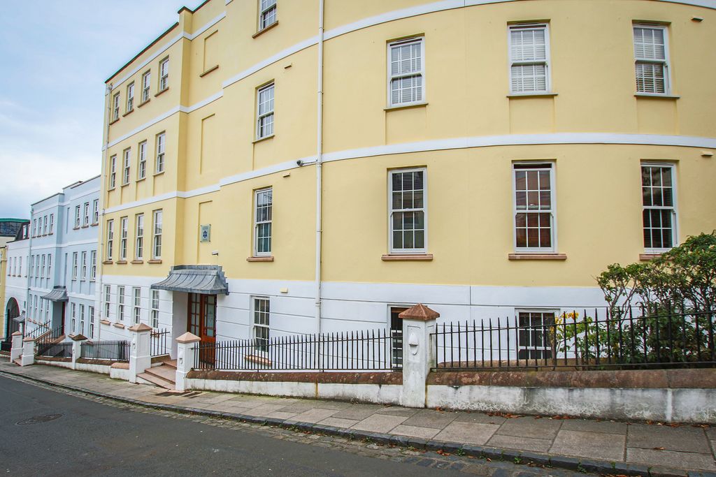 Property photo 1 of 7 Photo 0