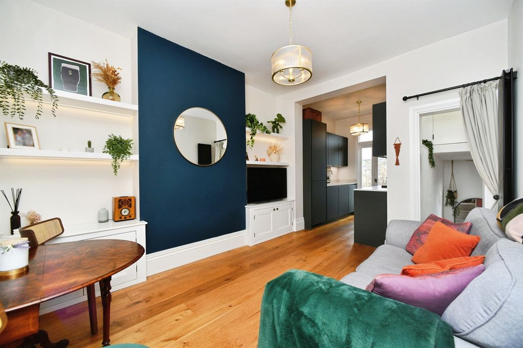 Property photo 2 of 34