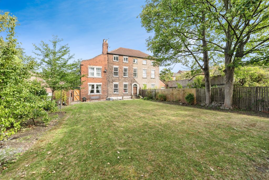 Property photo 1 of 18