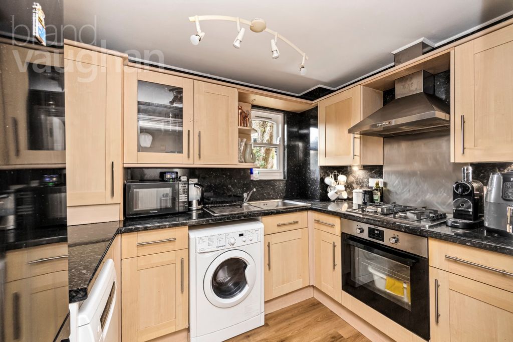 Property photo 3 of 22 Picture No. 05