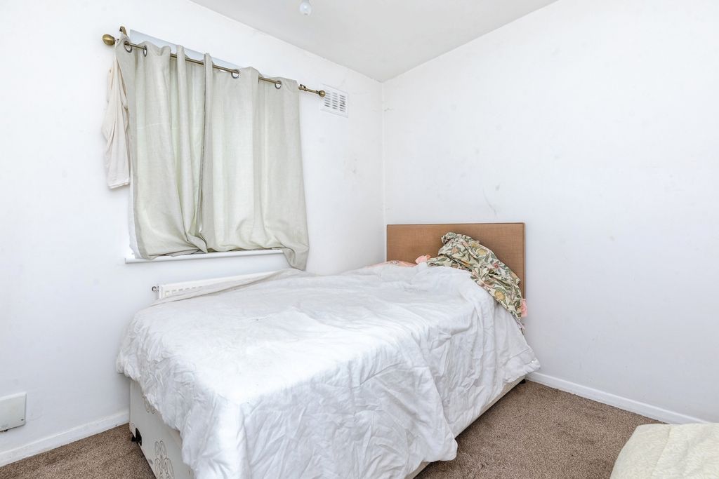 Property photo 3 of 6 Pbox-Img.Jpg