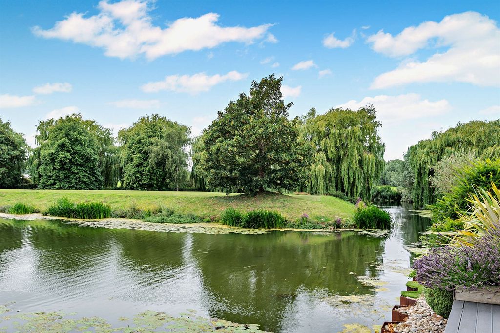 Property photo 2 of 22