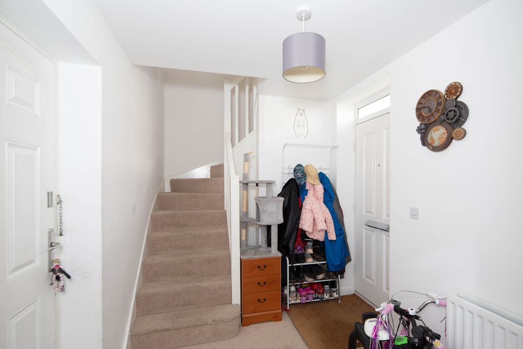 Property photo 2 of 17 Ground Floor Entrance Hall