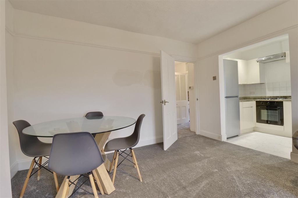 Property photo 3 of 15 E4Badcab-5667-44Bf-B2C7-65218Ca8A489_1_201_A.Jpeg