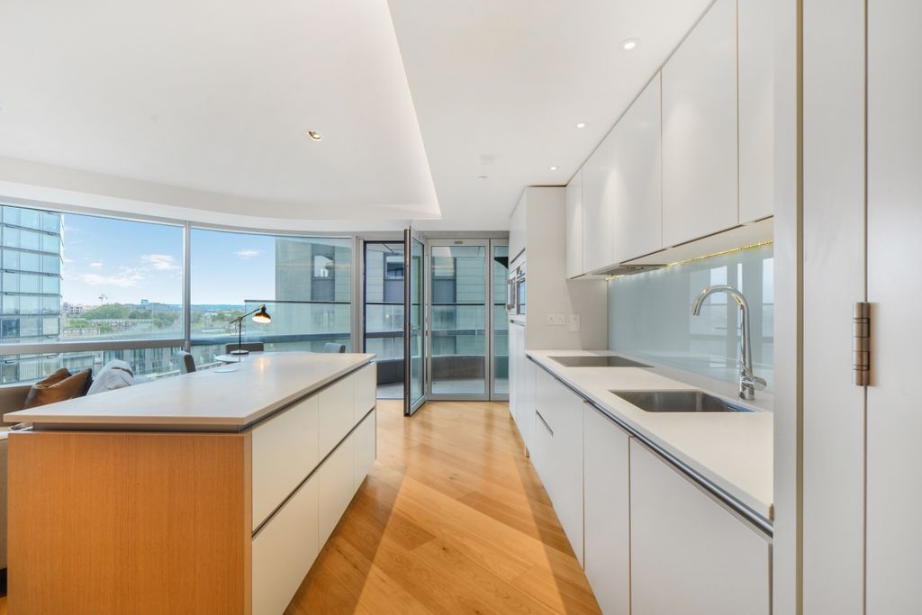 Property photo 3 of 13 Canaletto Tower