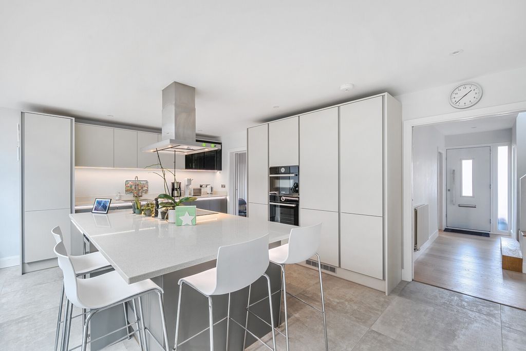 Property photo 3 of 21 Picture 3