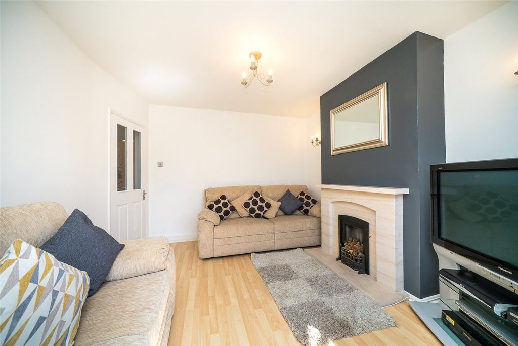 Property photo 2 of 38 Picture No. 11