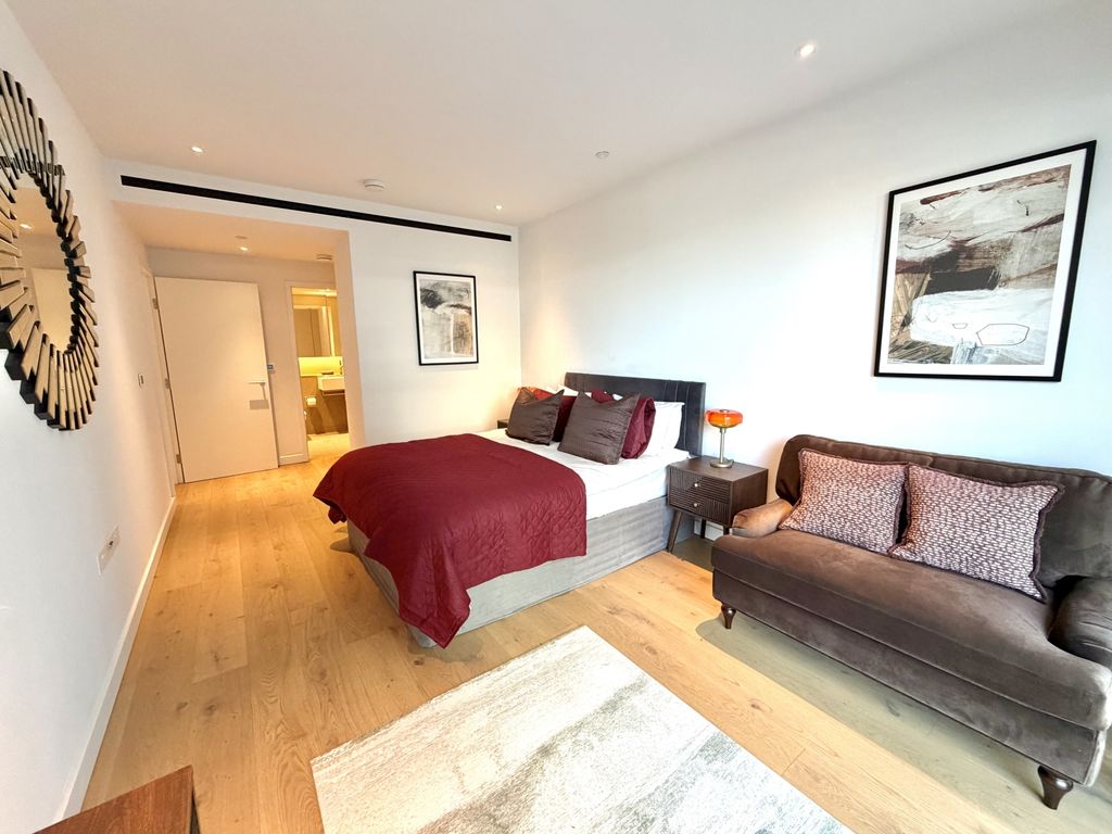 Property photo 2 of 44 Master Bedroom (2)