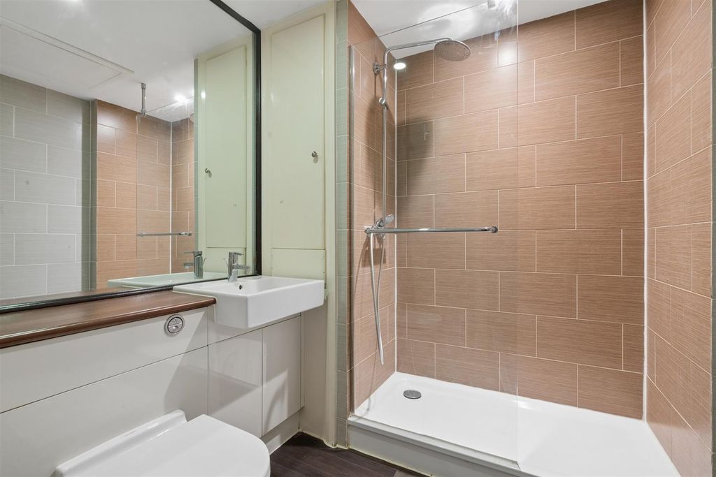 Property photo 1 of 7 Shower