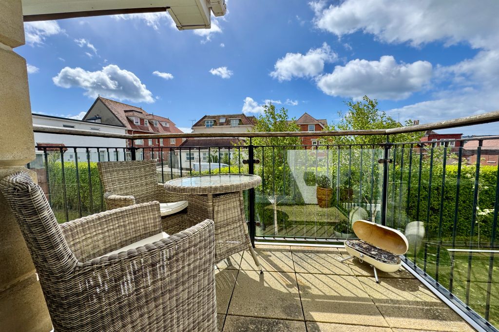 Property photo 3 of 18 Balcony