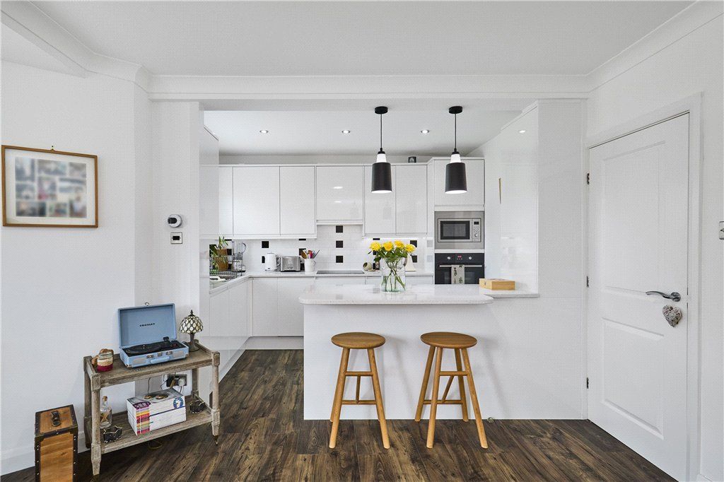 Property photo 3 of 14 Breakfast Kitchen