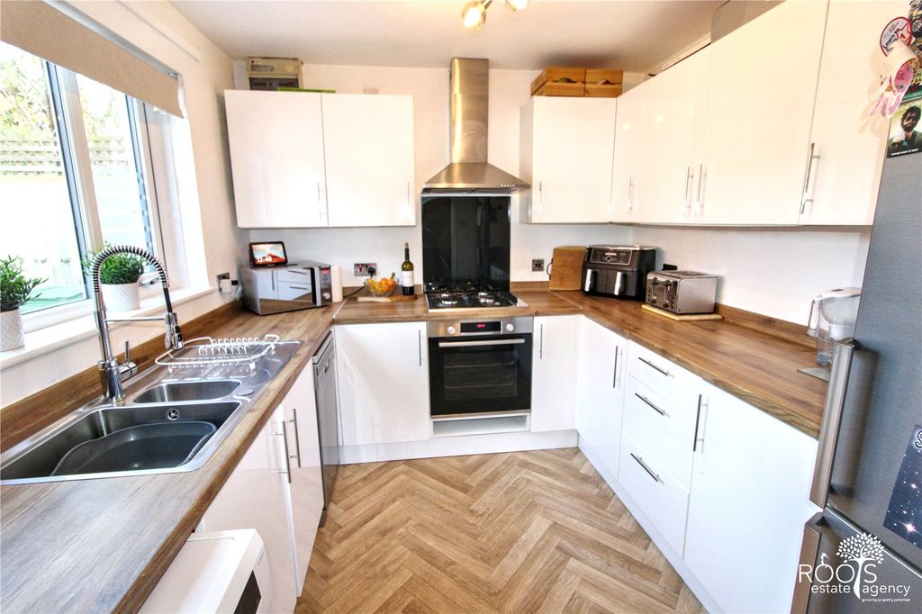 Property photo 3 of 13 Kitchen