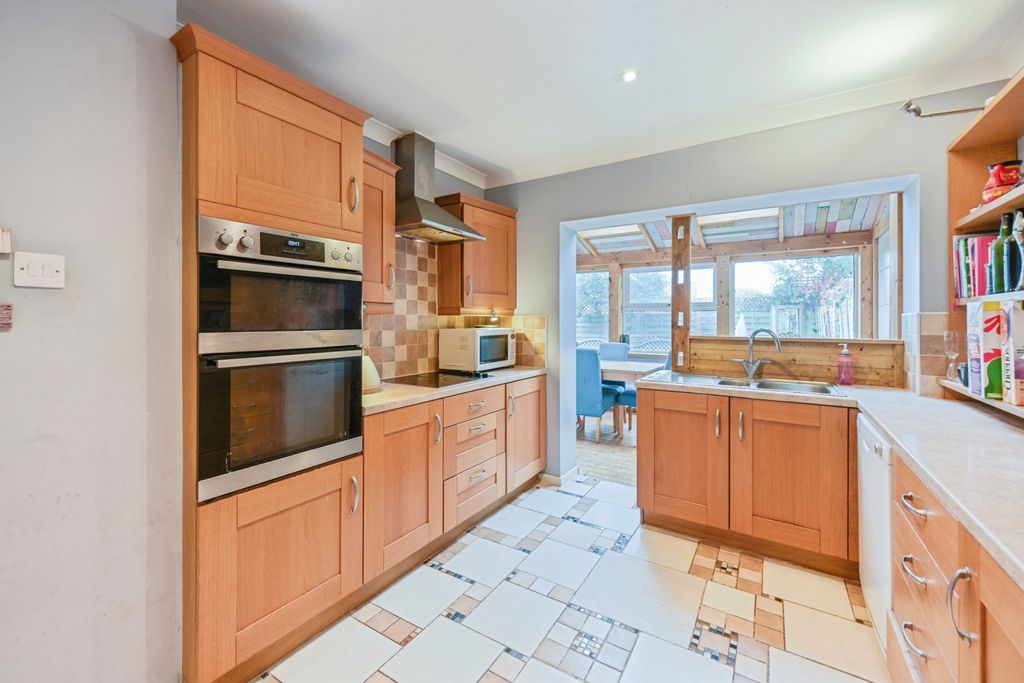 Property photo 3 of 12