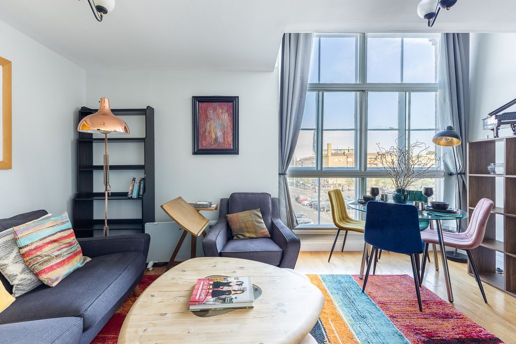 Property photo 1 of 33