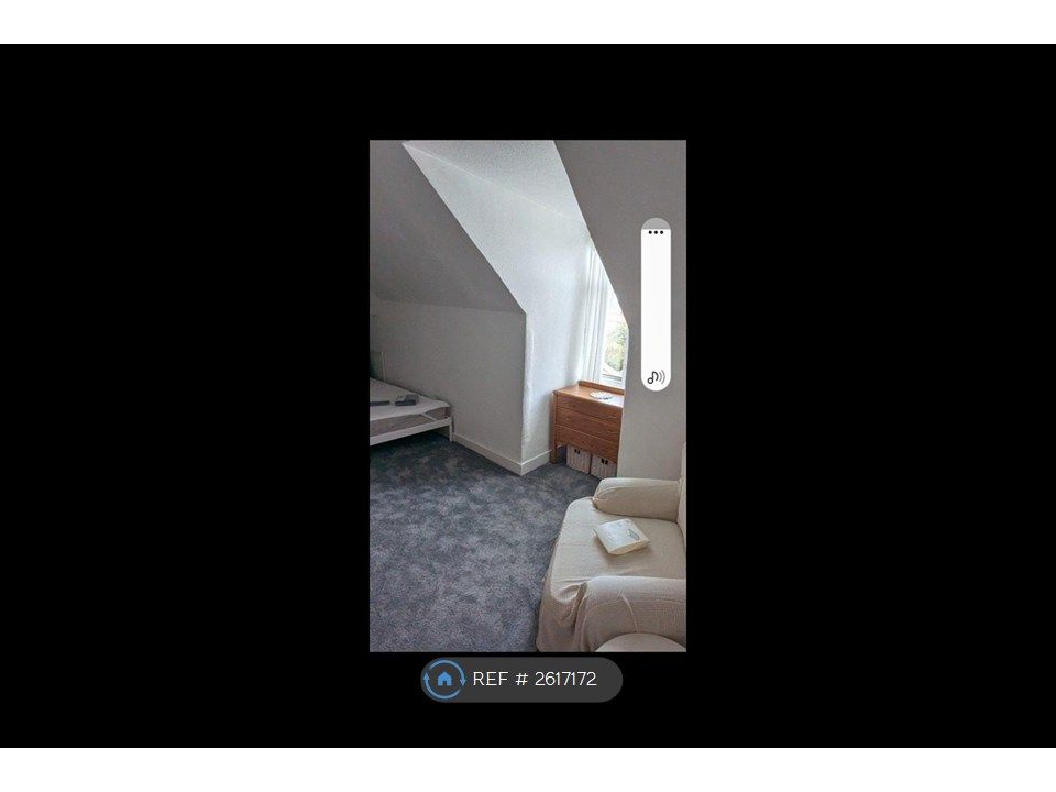 Property photo 3 of 19 Loft Room Back