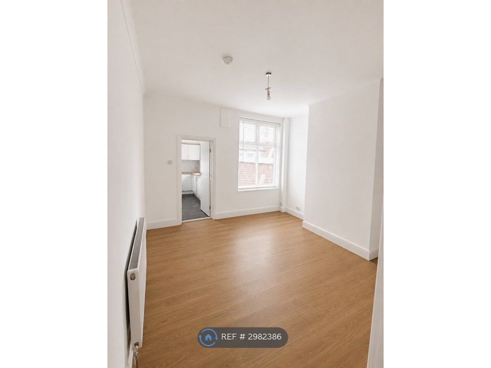 Property photo 1 of 11 Living Room