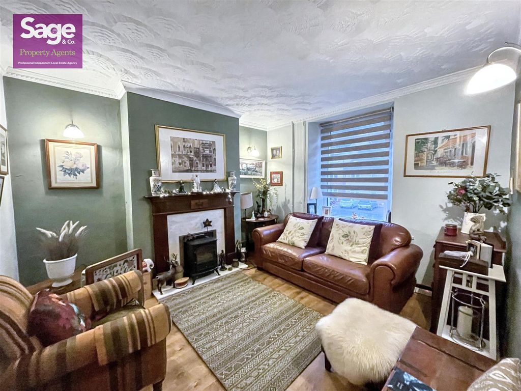 Property photo 2 of 21