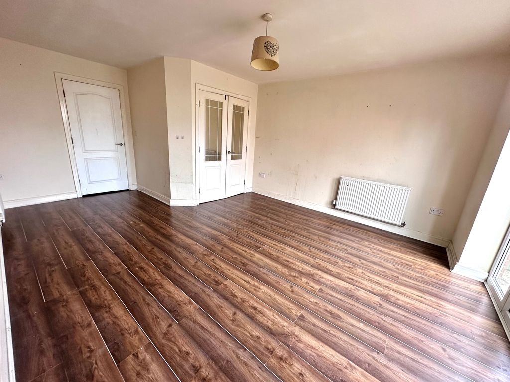 Property photo 3 of 19 Image