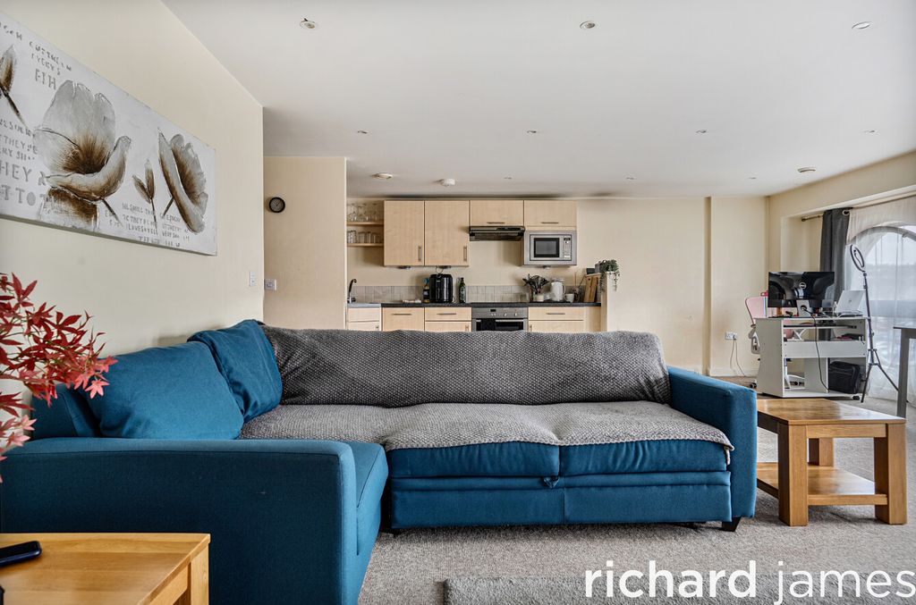 Property photo 3 of 13 Fd9Edd4E5Be04607882Da6Aee5Ff1E22