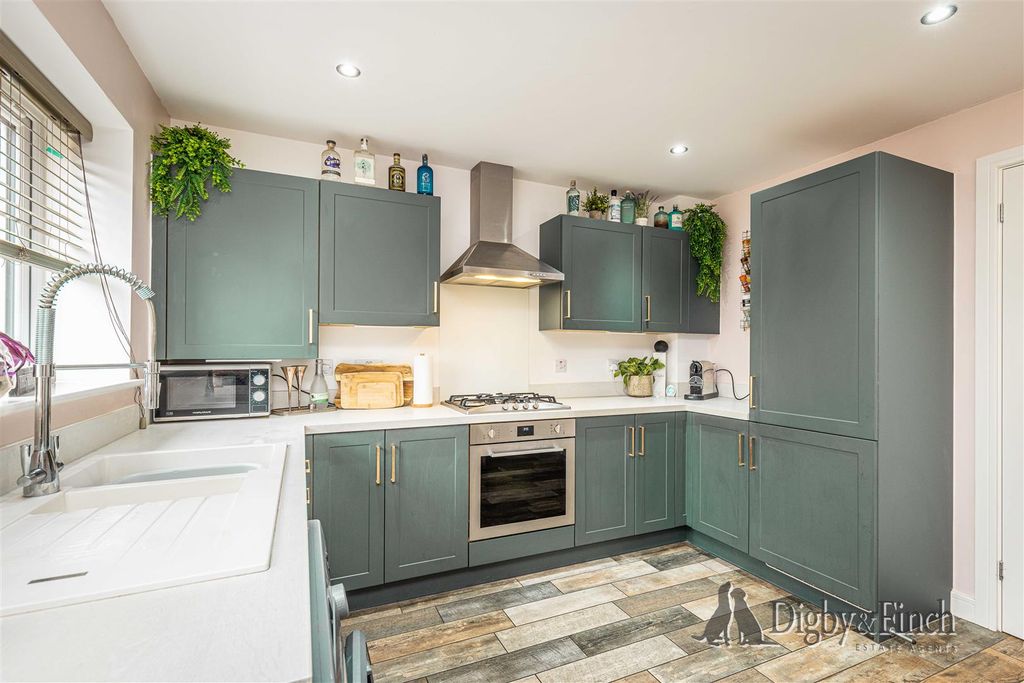 Property photo 2 of 19 Dining Kitchen