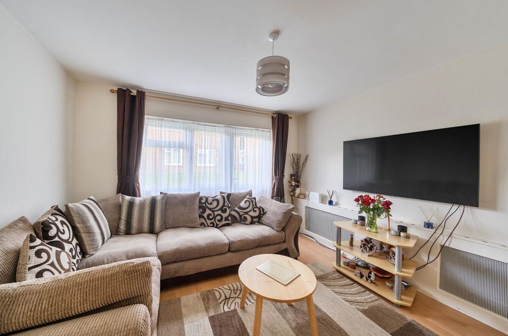 Property photo 2 of 8 -68c93B60393cc-l-1353209-10-68c2E5730E062.Jpg