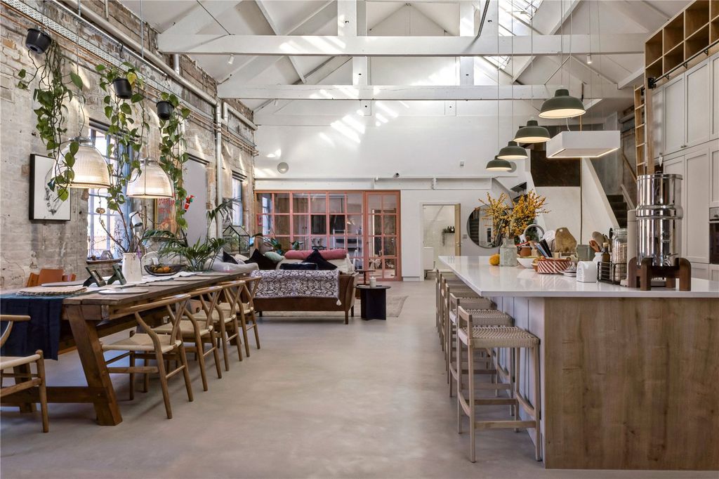 Property photo 2 of 20 Dining Area