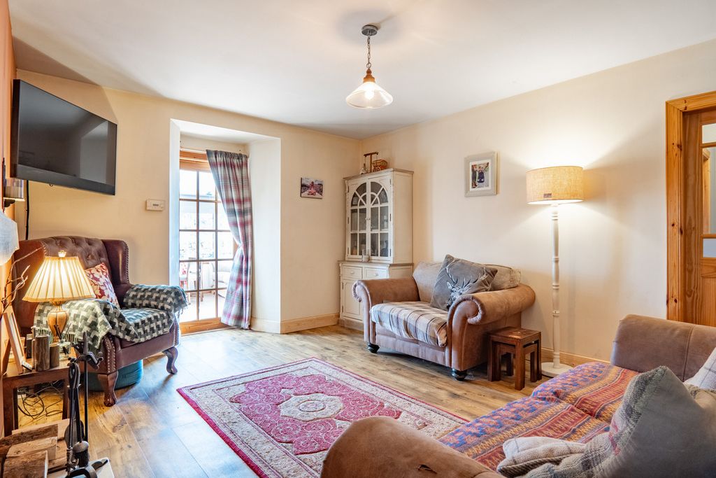 Property photo 3 of 44