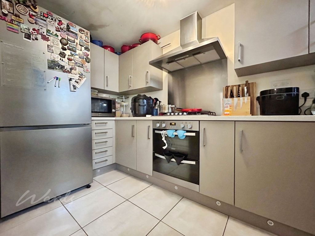 Property photo 3 of 14 Kitchen