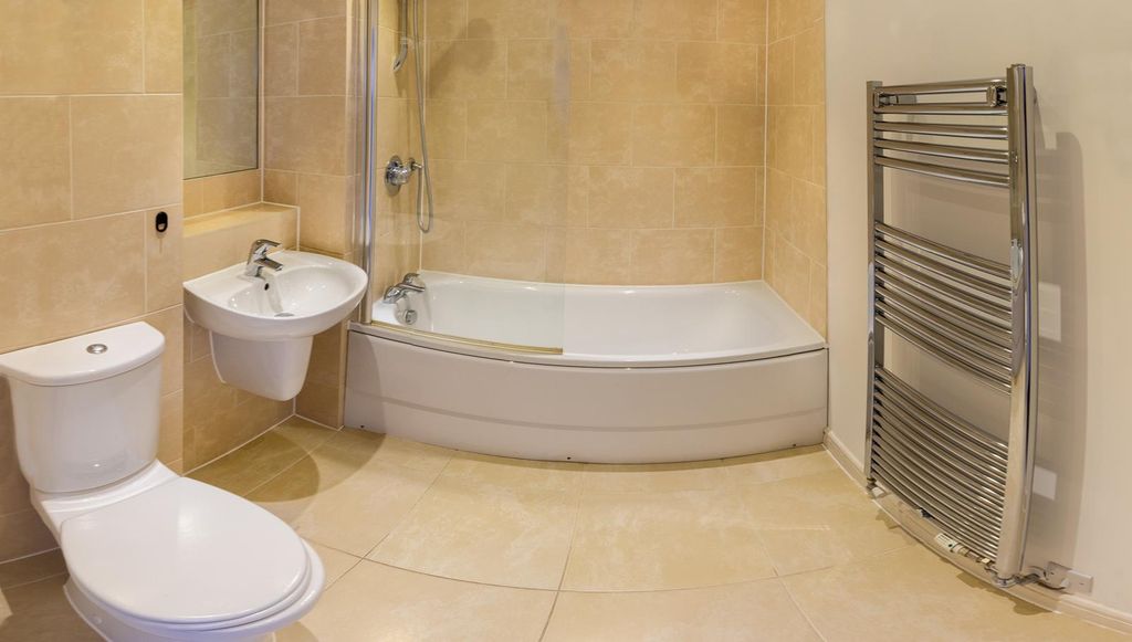 Property photo 3 of 12 Bathroom