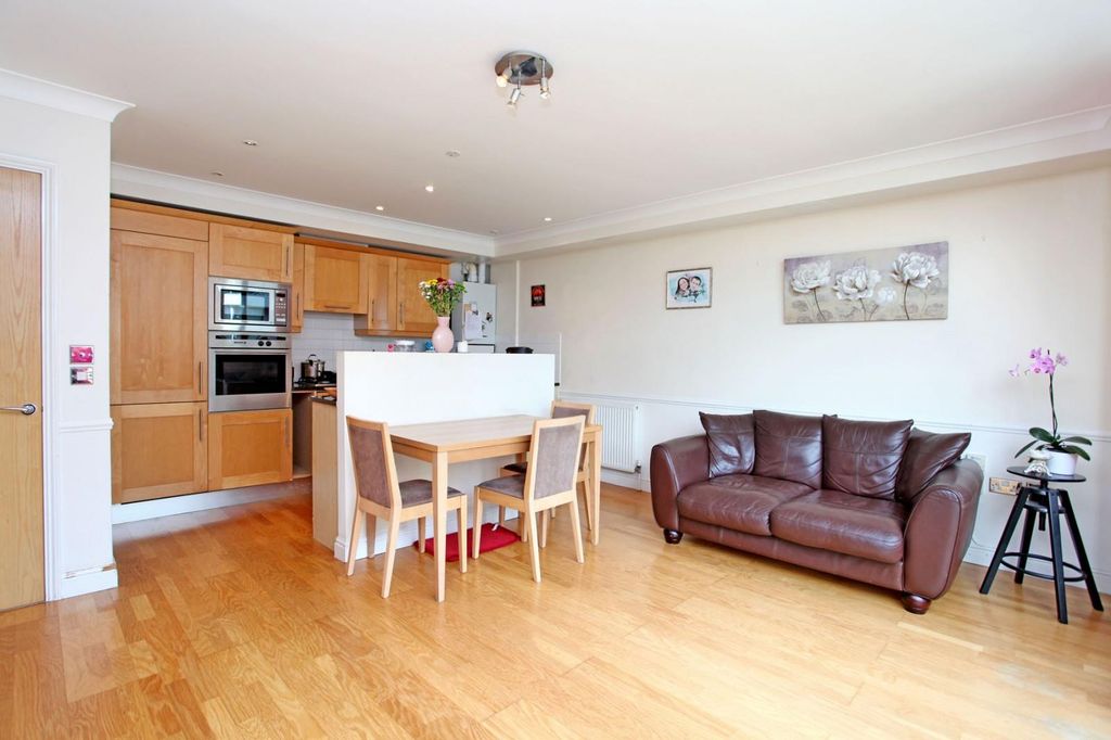 Property photo 3 of 18