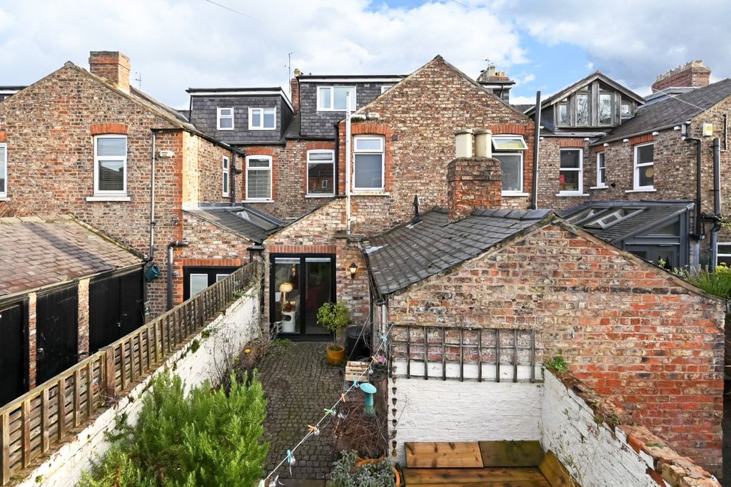 Property photo 2 of 17 Picture 2