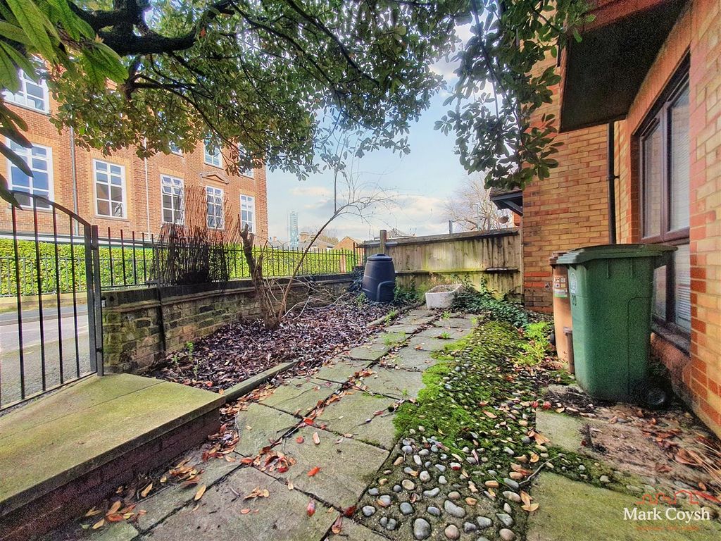 Property photo 2 of 7 Gdn.Jpg