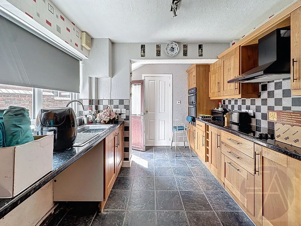 Property photo 3 of 16 4373497