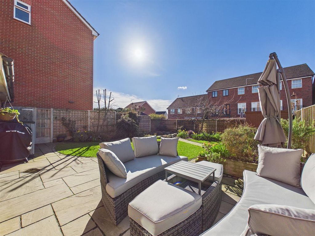 Property photo 3 of 16 Outside